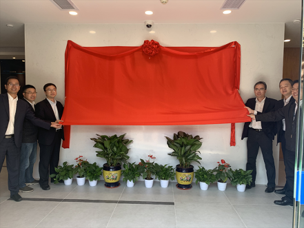 ���ܽ�����������ͻ�ƽ�չ��������һ������������������